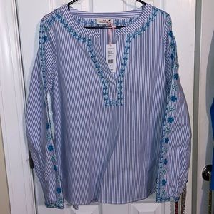 Vineyard vines Womens dress shirt! Brand new with tags, size medium!!